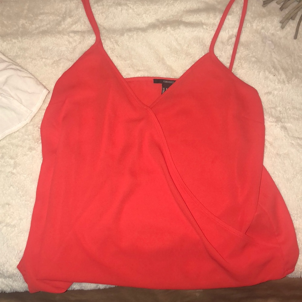 Orange/red top